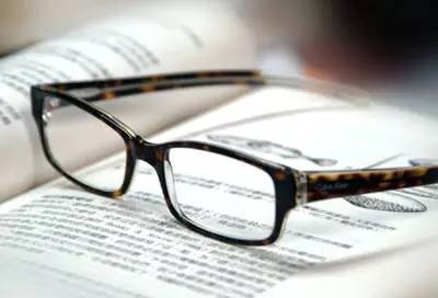 仿生鏡片最新動(dòng)態(tài)，科技秘境在小巷中揭秘