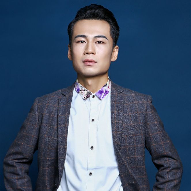 演員周波，舞臺(tái)到熒屏的蛻變之路——自信與成就的力量展現(xiàn)