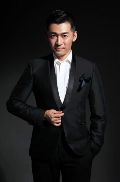 當(dāng)紅明星的最新動態(tài)揭秘，星光下的溫馨日常