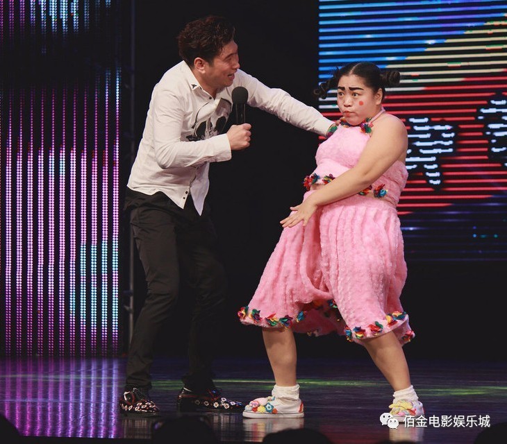 小黃飛崔大笨最新演出，科技革新，顛覆想象的舞臺盛宴！